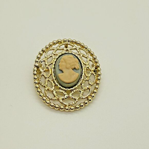 VTG Sarah Coventry Goldtone Blue Cameo Brooch Pendant Filigree Oval Convertible - Picture 1 of 8